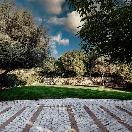 Chrisi - 500 Sqm Private Gardens & Nature View - 300m By The Sea Almirida