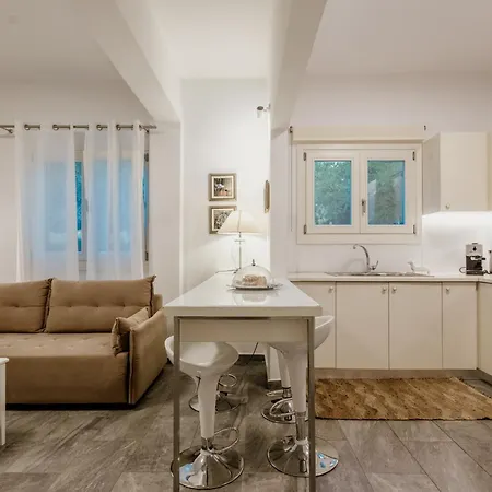 Chrisi - 500 Sqm Private Gardens & Nature View - 300m By The Sea