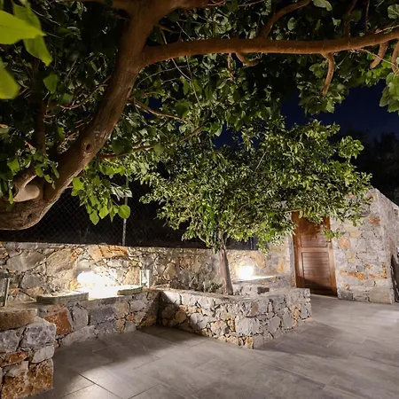 Chrisi - 500 Sqm Private Gardens & Nature View - 300m By The Sea Casa vacanze *